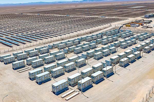<p>Transición energética: generadoras hacen dura crítica a nuevas propuestas del Gobierno por licitación de almacenamiento y alerta riesgo en las inversiones</p>
