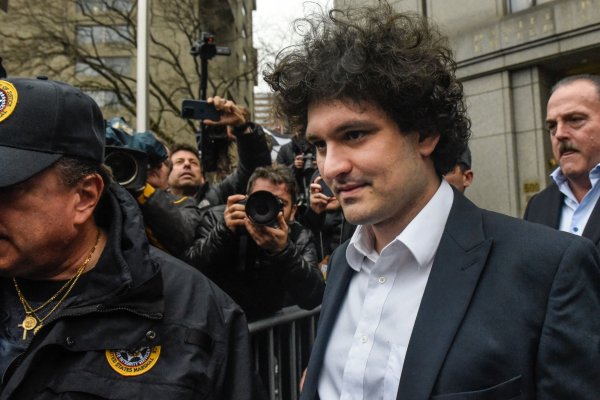 <p>Fundador de colapsada plataforma FTX es declarado culpable de uno de los mayores fraudes financieros en la historia de EEUU</p>