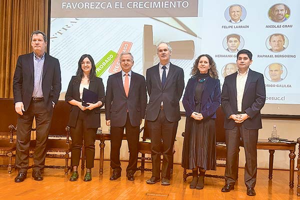 <p>Grau adelanta reforma a "permisología": tres rutas para permisos, revisores independientes, silencio positivo intermedio y potenciar ventanilla única</p>
