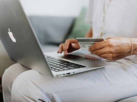 Cinco de cada 10 peruanos desisten de compra online por costos de envíos