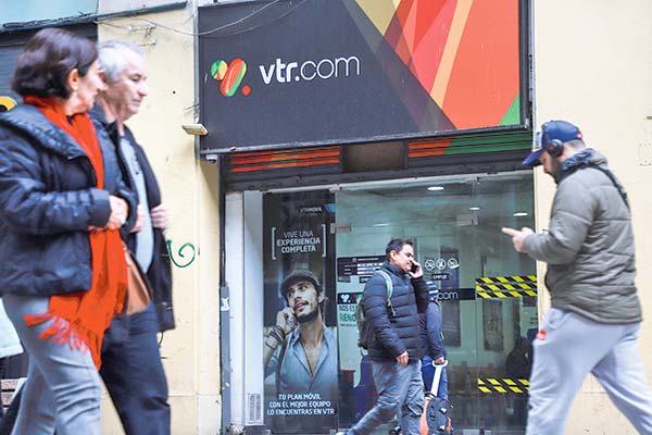 <p>Pérdidas de VTR aumentan 16,8% en tercer trimestre, pero firma destacó estabilización en salida de clientes</p>