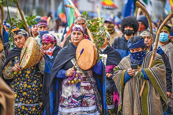 La relación del Estado con los pueblos originarios, un flanco que sigue abierto pese al tiempo