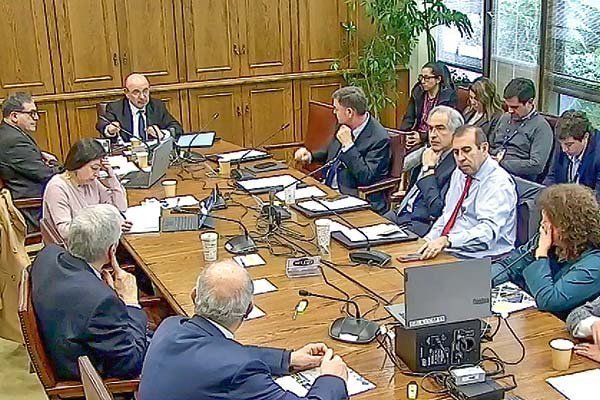 Senadores dividen posiciones sobre el diseño final de la ley corta de isapres ad portas del envío de las indicaciones del Ejecutivo