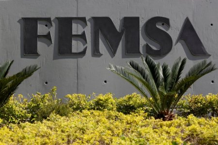 Femsa planea completar venta de activos el próximo año para recortar deuda
