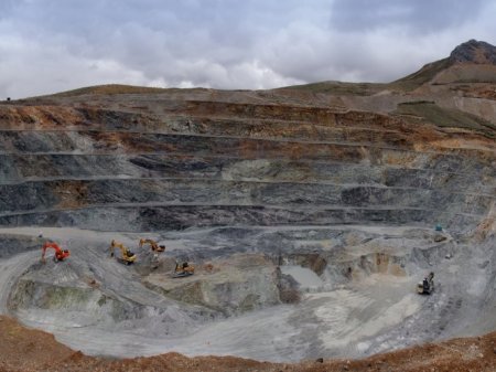 Minera peruana Volcan reduce cerca del 30% sus inversiones totales en el tercer trimestre frente a 2022