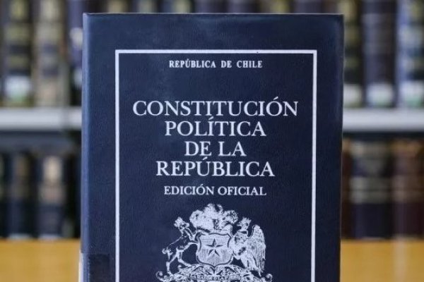 "Compromiso con Chile": grupo de economistas se manifiestan a favor del borrador de nueva Constitución, pero piden modificar algunos puntos
