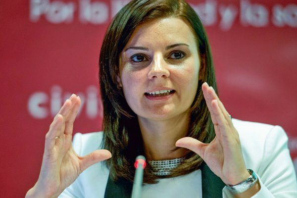 <p>Cristina Enache, economista senior de Tax Foundation: “Para ser más competitivo, Chile debe reformar drásticamente el impuesto a la renta”</p>