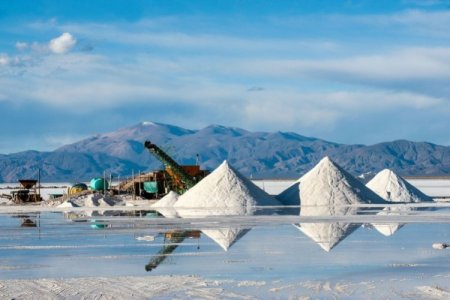 Gobiernos de Chile y Argentina oficializan la creación de un grupo binacional del litio y salares