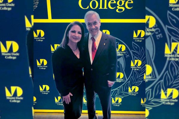 <p>Foto con Gloria Estefan, homenaje a Mario Vargas Llosa y foro en la universidad: los días de Sebastián Piñera en Miami</p>