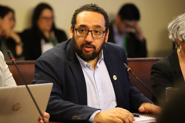 <p>Cómo el ministro Cataldo destrabó el conflicto educacional en Atacama tras 65 días de paro</p>