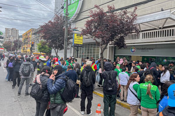 Gremio de centros comerciales condena ataques con bombas de ruido que obligaron a evacuar tres malls en Concepción