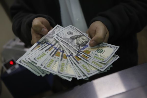 Dólar cierra la sesión sin cambios, pero con un avance neto de casi $40 durante la semana