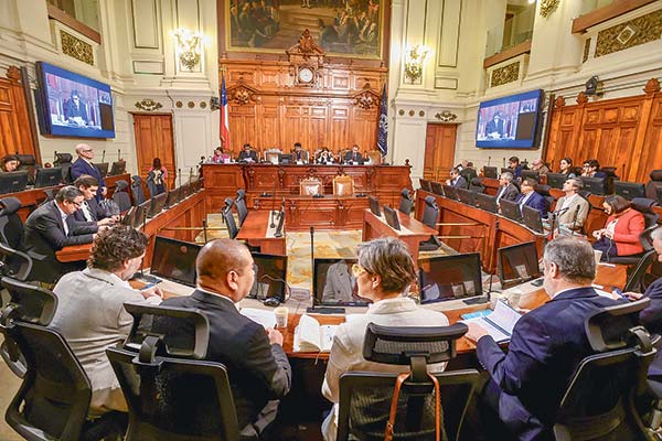 <p>En el Senado contrastaron posiciones las principales autoridades de salud con expertos de la Comisión Técnica que elaboró el informe para la ley corta de isapres.  </p>