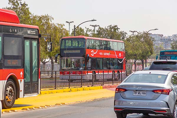 Scania salta a la electromovilidad con miras a la próxima renovación buses, pero advierte: “mi miedo es que la licitación se enfoque mucho en el precio”