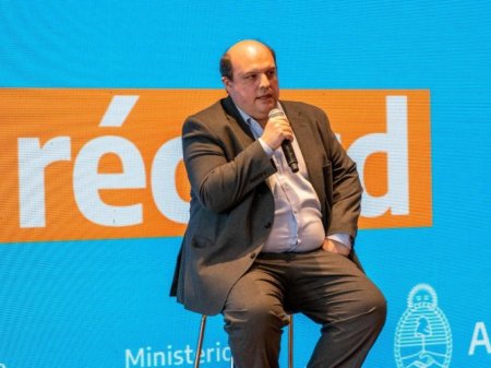 Presidente de Aerolíneas Argentinas asegura que "con el plan de la dolarización y la motosierra de Milei, nuestra operación no es viable"
