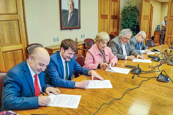 <p>Transición energética: Gobierno envía informe de mesa técnica y abre plazo para recibir comentarios</p>