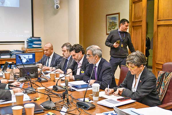 Escala debate por la mutualización en isapres: constitucionalista afirma que “no hay ninguna contradicción jurídica con el fallo”