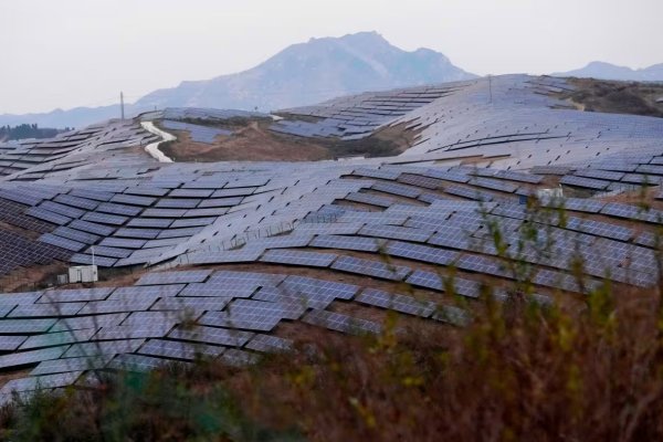 Estados Unidos y China acuerdan impulsar la energía verde en un "gesto" de acción por el clima