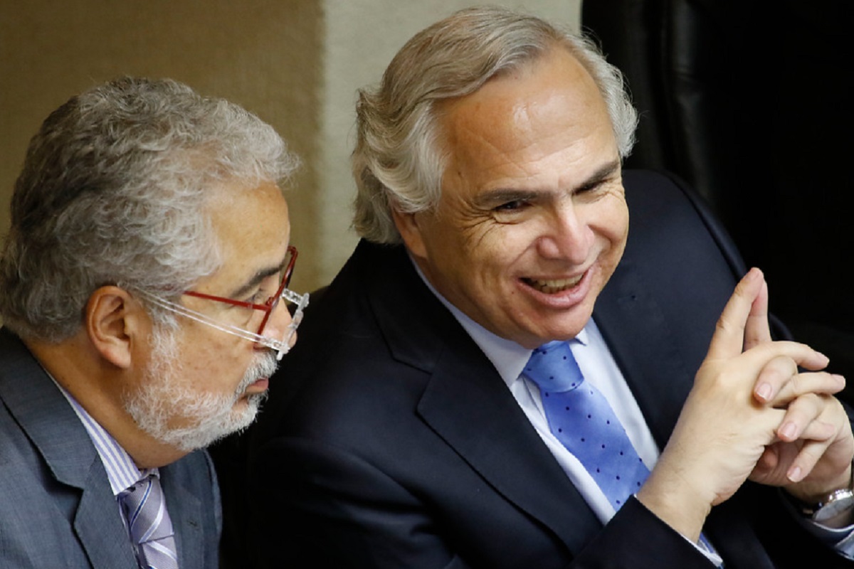 <p>Andrés Chadwick deja oficina que compartía con Luis Hermosilla</p>