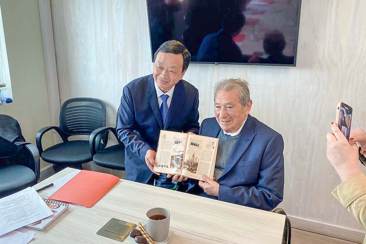 <p>Propietarios de concesiones de litio sellan acuerdo con autoridades chinas</p>