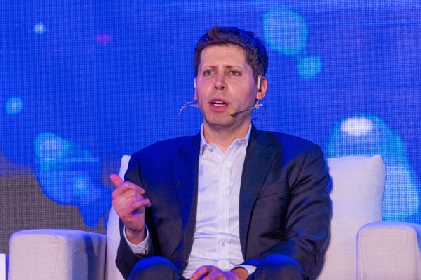<p>Altman, quien fundó la startup en 2015, se había convertido en la cara visible de la industria de la inteligencia artificial el último año.</p>