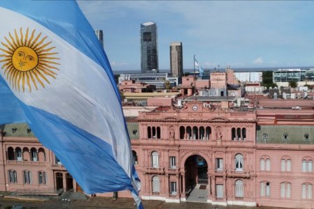 Balotaje presidencial acapara atención en escéptico mercado financiero de Argentina