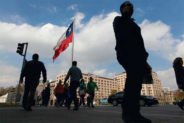 ¿Quiénes son los chilenos que están convencidos del aumento de la corrupción, según la última encuesta del CEP?