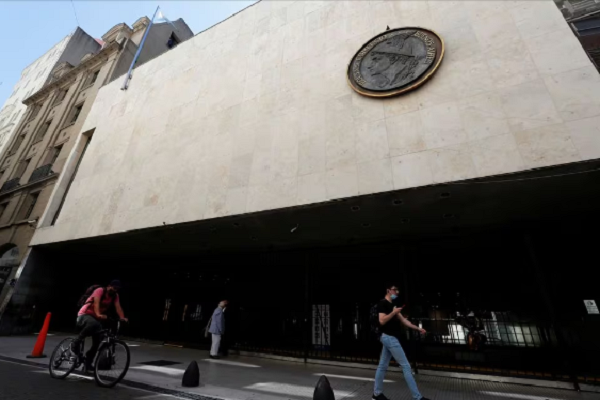 Bolsa argentina reabre con expectativas de fuertes alzas tras triunfo de Milei