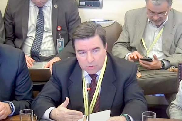 <p>El director del Servicio de Impuestos Internos (SII), Hernán Frigolett y la presidenta de la Comisión para el Mercado Financiero (CMF), Solange Berstein, en la comisión de Hacienda de la Cámara.</p>