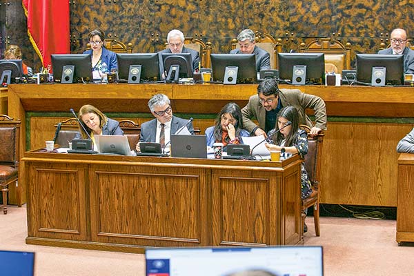 Gobierno logra reponer partidas en Interior, Medio Ambiente y Agricultura y ultima acuerdo por presupuesto en Salud