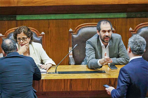 Avanza al Senado proyecto de cabotaje que perfecciona la regulación del tráfico marítimo