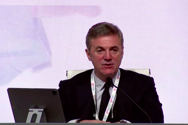 <p>Flavio Cattaneo, CEO de Enel, encabezó el Capital Markets Day de la compañía desde Milán, Italia.</p>