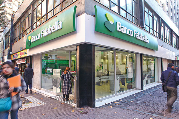 <p>Otro cambio para Falabella: Fitch modifica calificación del banco y le pone perspectiva “negativa”</p>