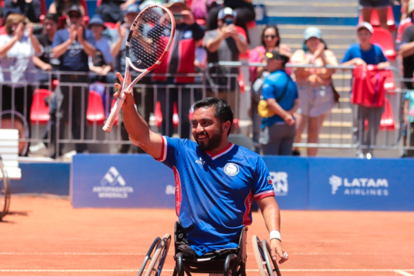 <p>Francisco Cayulef, medallista panamericano en tenis en silla de ruedas. Foto: Santiago 2023.</p>
