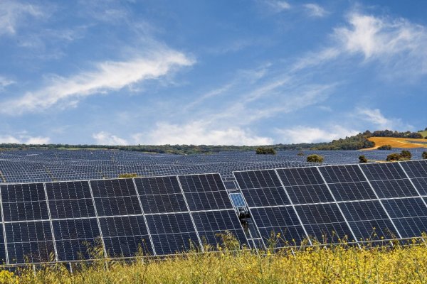 <p>Copec y española Grenergy firman acuerdo de suministro de energía solar con almacenamiento</p>