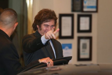 Milei hará un viaje relámpago a Estados Unidos y llevará a su ministro de Economía a presentar su plan por las Leliqs