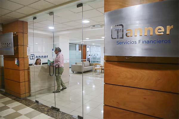 Utilidades de Tanner caen casi 100% por mayores gastos y provisiones asociados a licencia bancaria