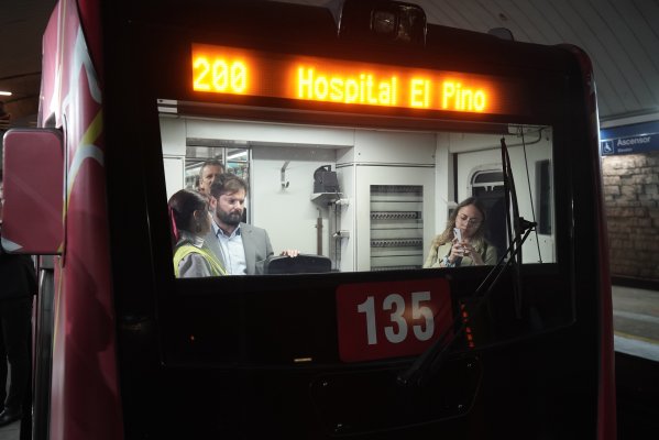 <p>Boric retoma la contingencia inaugurando Metro a San Bernardo y defendiendo gestión en seguridad</p>