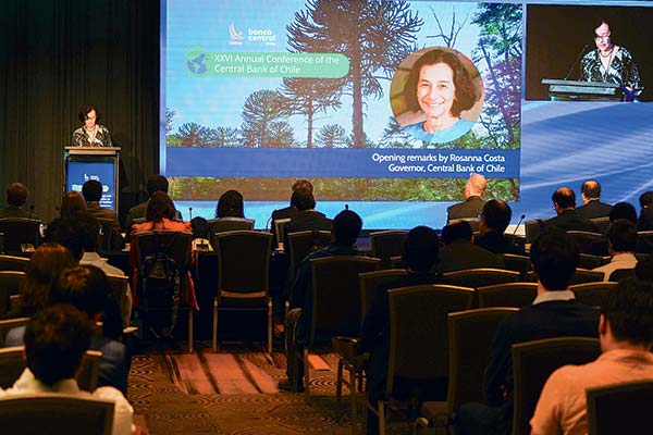 <p>La presidenta del Banco Central, Rosanna Costa, inauguró ayer la conferencia anual de la entidad.</p>
