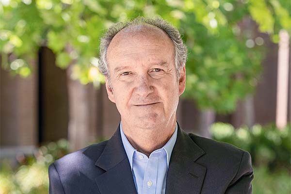 <p>Jon Martínez, director del Centro de Familias Empresariales del ESE: “Las nuevas generaciones se sienten más atraídas a temas sociales que empresariales”</p>