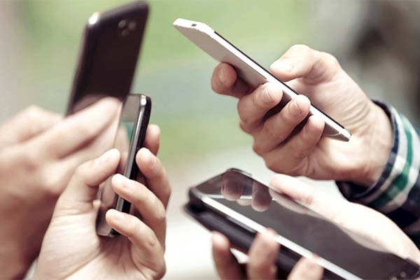 <p>Subtel propuso a la industria reducir en casi 100% el cobro a los SMS y a la mitad los cargos de acceso móvil</p>