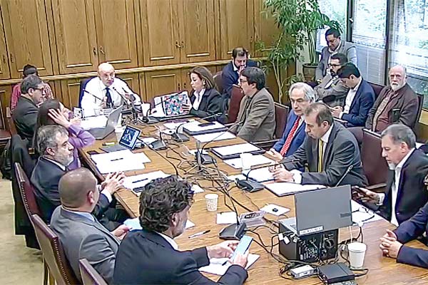<p>El gremio de las isapres expuso su crítico escenario en la Comisión de Salud del Senado.</p>