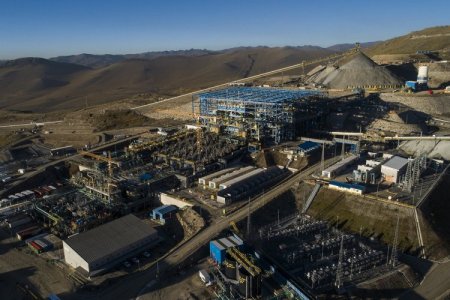 Perú: Trabajadores de mina de cobre Las Bambas inician huelga indefinida