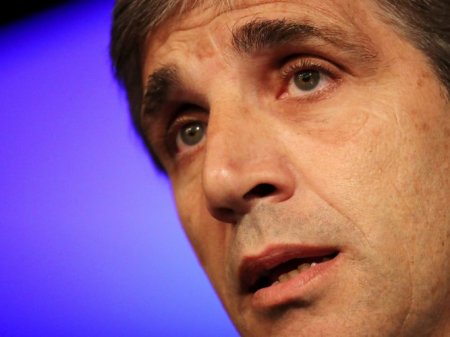 Milei confirma a Caputo en Economía: ¿quién es el encargado de detener la tormenta financiera en Argentina?