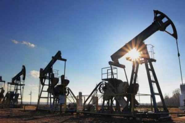 Precio del petróleo sube con la atención puesta en el resultado de la reunión de la OPEP+