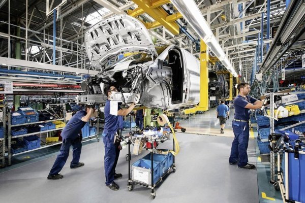 <p>Tras Imacec de octubre, mercado destaca recuperación de la actividad no minera y ve más factible nula variación del PIB en 2023</p>