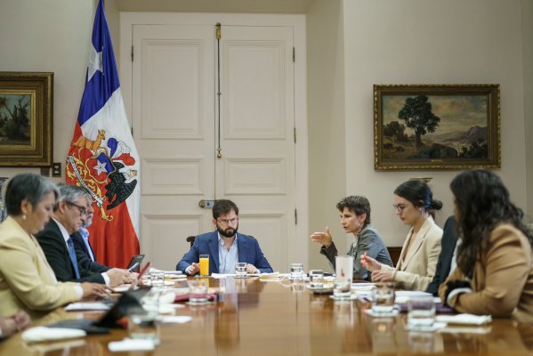 La Moneda acelera la ley corta de isapres: ministra de Salud se reúne con senadores y presentan indicaciones