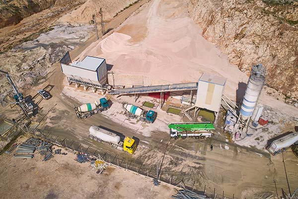 Despachos de cementos y hormigón caen hasta 20% e industria toma medidas para afrontar la crisis del sector