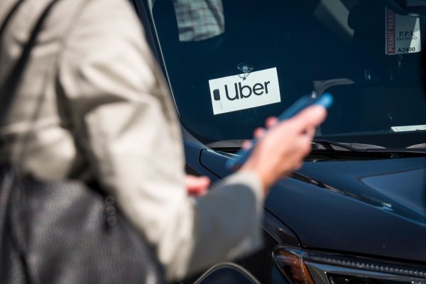 <p>Uber Chile lanza campaña y comienza a recolectar firmas contra nuevo reglamento para aplicaciones de viajes</p>