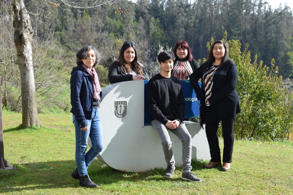 <p>El equipo de Algafex, conformado por Nathaly Ruiz-Tagle, Katherine Sossa, Allisson Astuya, Marjorie Obreque y Sergio Molina.</p>